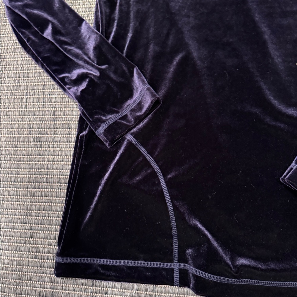 Gump’s San Francisco Luxurious “Velvet “Women's Tunic in Deep Purple - Picture 2 of 5